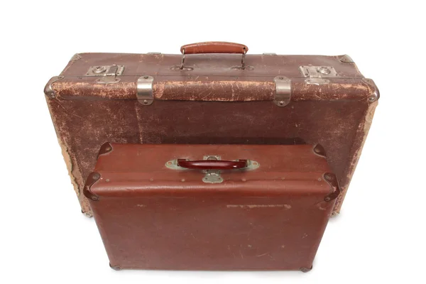在白色背景下旅行的古老手提箱 — 图库照片