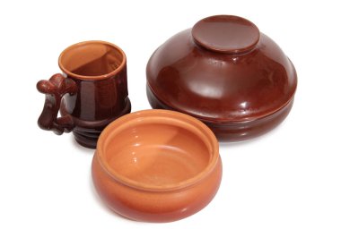 Beyaz bir arka plan üzerinde Antik seramik kupa