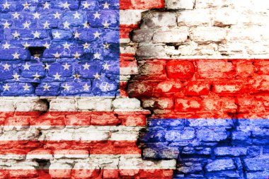 Amerika ve Rusya bayraklarını tuğla zemin üzerine boyalı