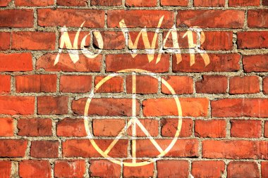 Tuğla zemin üzerine barış işareti