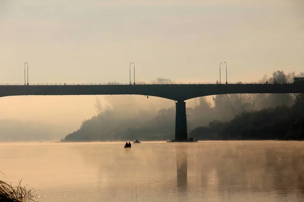 Stora Moderna Bron Vid Soluppgången Dimma — Stockfoto