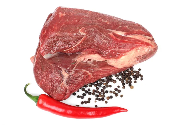 Carne Crua Fresca Pimenta Vermelha Fundo Branco — Fotografia de Stock