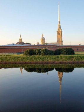 Peter ve Paul Fortress St Petersburg nehre yansıması       