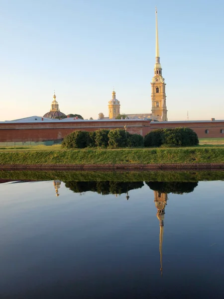 Riflessione Nel Fiume Della Fortezza Pietro Paolo San Pietroburgo — Foto Stock