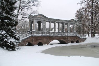 Eski Rus mimarisi kışın karda