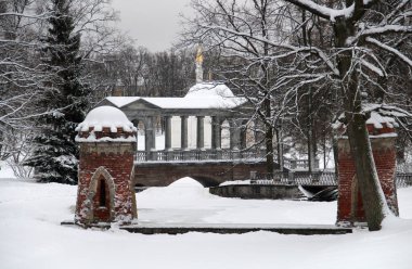 Eski Rus mimarisi kışın karda