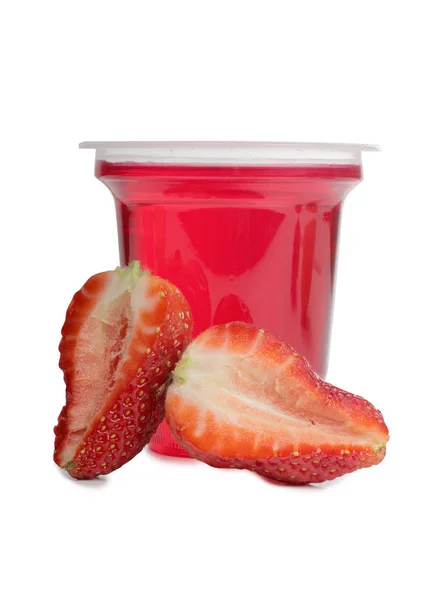 Marmelade Tasse Mit Roten Erdbeeren Auf Weißem Hintergrund — Stockfoto