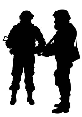 Beyaz arka plan üzerinde silahla üniformalı asker