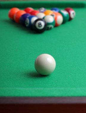 Yeşil tablo yakın çekim bilardo topları