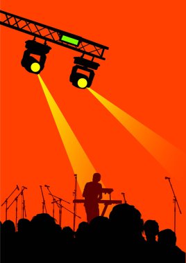 Kamu ve hafif ekipman önünde sahnede mikrofonlar ile DJ