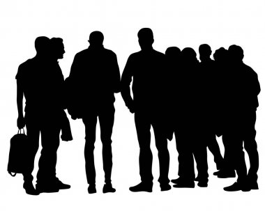 Beyaz arka plan üzerinde büyük kalabalıklar kişi