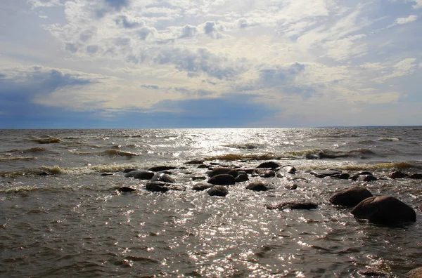 Великі Хвилі Морського Кам Яного Пляжу — стокове фото