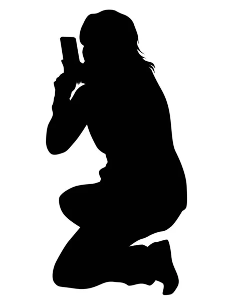 Beyaz Arka Planda Akıllı Telefonu Olan Genç Kadın — Stok Vektör