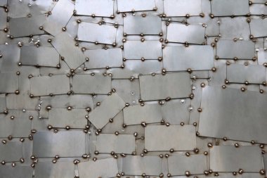 Perçinli metal bir duvarın dokusu