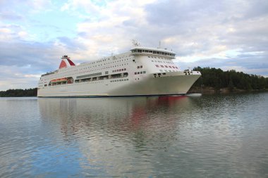 Deniz Adaları arasında büyük Cruise liner