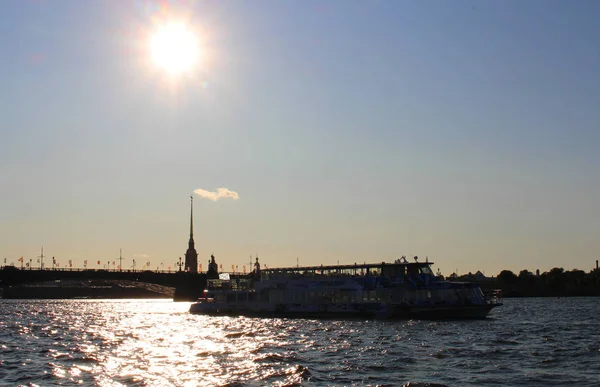 Bateau Plaisance Pour Les Touristes Sur Rivière Dans Ville — Photo