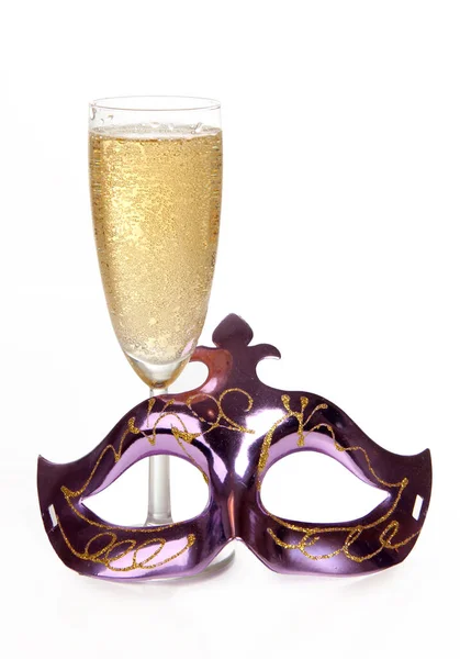 Carnaval Masker Een Glas Champagne Geïsoleerde Objecten Een Witte Achtergrond — Stockfoto