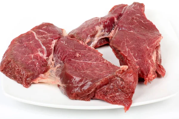 Pezzi Carne Rossa Tritata Fondo Bianco — Foto Stock