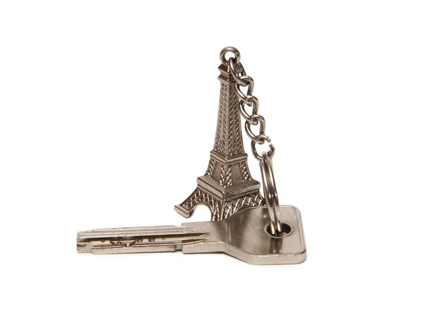 Wohnungsschlüssel Und Schlüsselanhänger Vom Eiffelturm Vereinzelte Elemente Auf Weißem Hintergrund — Stockfoto