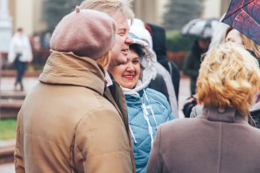 7 Kasım 2018 Minsk Beyaz Rusya yıldönümü büyük Ekim sosyalist devrim A grup insan stand meydanda