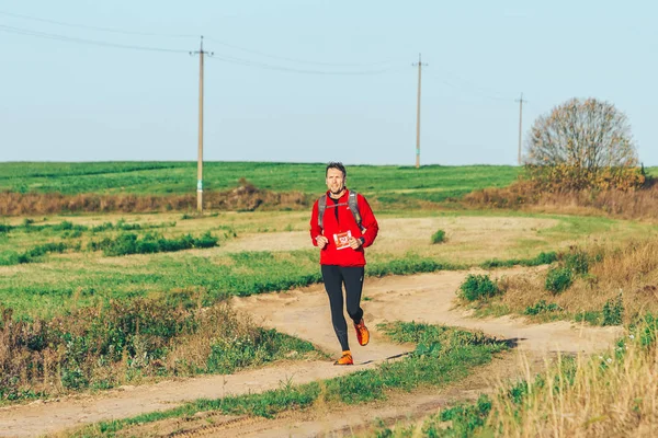 Octubre 2018 Novogrudok Bielorrusia Castle Road Hombre Corre Por Sendero — Foto de Stock