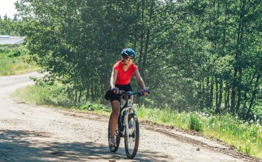 Mayıs 26-27, 2018 - Naliboki, Beyaz Rusya: All-Belarusça Amatör maraton Naliboki, kadın binicilik bisiklet