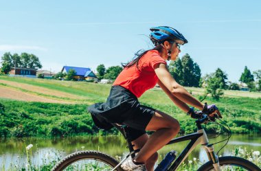 Mayıs 26-27, 2018 - Naliboki, Beyaz Rusya: All-Belarusça Amatör maraton Naliboki, kadın binicilik bisiklet