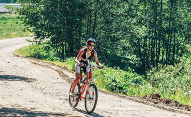 Mayıs 26-27, 2018 - Naliboki, Beyaz Rusya: All-Belarusça Amatör maraton Naliboki, kadın binicilik bisiklet