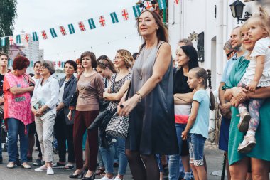 1 Eylül 2018 - Minsk, Beyaz Rusya: City, bir grup insan sokakta ayakta festivaller