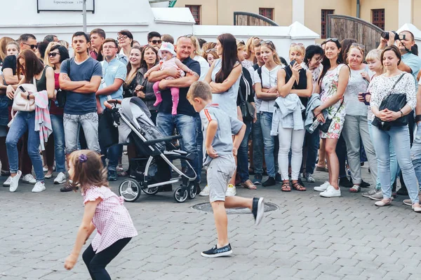 Setembro 2018 Minsk Bielorrússia Festividades Cidade Grupo Pessoas Rua — Fotografia de Stock