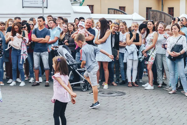 Setembro 2018 Minsk Bielorrússia Festividades Cidade Grupo Pessoas Rua — Fotografia de Stock