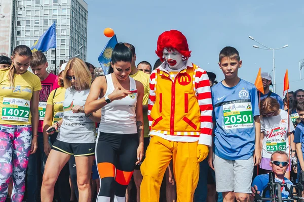 Września 2018 Mińsk Białoruś Półmaraton Mińsk Grupa Ludzi Robi Rozgrzewka — Zdjęcie stockowe