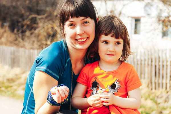 Abril 2018 Krevo Bielorrusia Beetle Trail Retrato Niña Sonriente Con — Foto de Stock