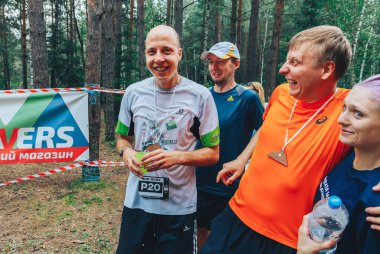 28 Haziran 2018 - Raubichi, Beyaz Rusya: Beetle iz, 7 Raubichi, grup insan Maratondan sonra rahatlatıcı