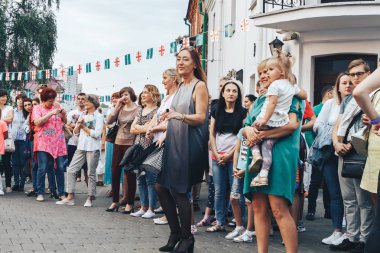 1 Eylül 2018 - Minsk, Beyaz Rusya: City, bir grup insan sokakta ayakta festivaller