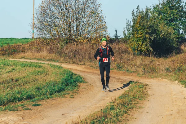 Octubre 2018 Novogrudok Belarús Castle Road Hombre Corriendo Por Sendero — Foto de Stock