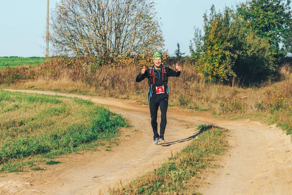 Octubre 2018 Novogrudok Belarús Castle Road Hombre Corriendo Por Sendero — Foto de Stock