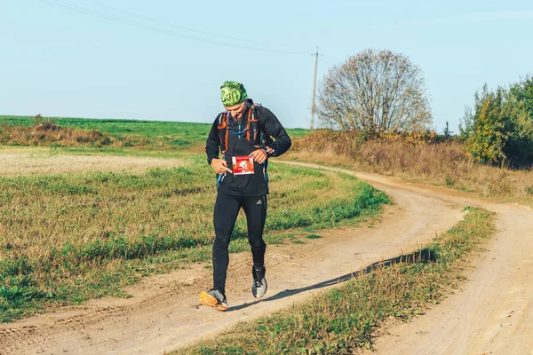 October 2018 Novogrudok Belarus Castle Road Man Running Trail Field — Stock Photo, Image