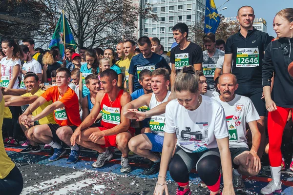 Września 2018 Mińsk Białoruś Półmaraton Mińsk Grupa Ludzi Robi Rozgrzewka — Zdjęcie stockowe