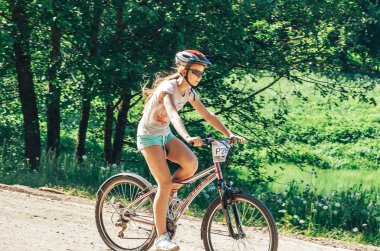 Mayıs 26-27, 2018 - Naliboki, Beyaz Rusya: All-Belarusça Amatör maraton Naliboki, kadın binicilik bisiklet