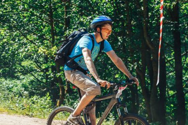 26-27 Mayıs, 2018 - Naliboki, Beyaz Rusya: All-Belarusça Amatör maraton Naliboki, adam binicilik bisiklet
