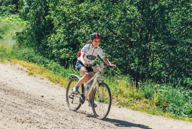 Mayıs 26-27, 2018 - Naliboki, Beyaz Rusya: All-Belarusça Amatör maraton Naliboki, kadın binicilik bisiklet