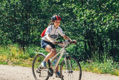 Mayıs 26-27, 2018 - Naliboki, Beyaz Rusya: All-Belarusça Amatör maraton Naliboki, kadın binicilik bisiklet