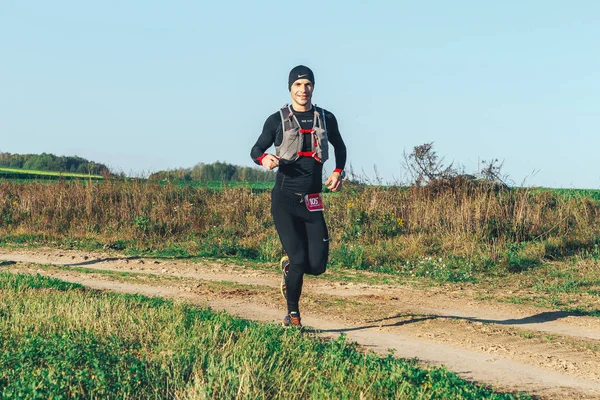 Octubre 2018 Novogrudok Belarús Castle Road Hombre Corriendo Por Sendero — Foto de Stock