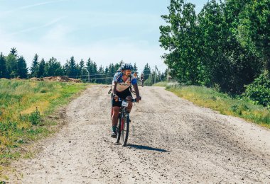 26-27 Mayıs, 2018 - Naliboki, Beyaz Rusya: All-Belarusça Amatör maraton Naliboki, adam binicilik bisiklet