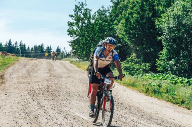 26-27 Mayıs, 2018 - Naliboki, Beyaz Rusya: All-Belarusça Amatör maraton Naliboki, adam binicilik bisiklet