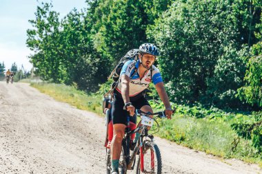 26-27 Mayıs, 2018 - Naliboki, Beyaz Rusya: All-Belarusça Amatör maraton Naliboki, adam binicilik bisiklet