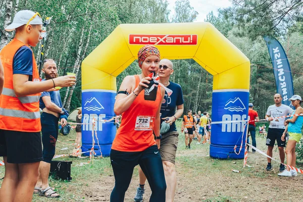 28 Haziran 2018 - Raubichi, Beyaz Rusya: maraton bitiş çizgisinde gelen böceği iz, 7 Raubichi, yetişkin çift