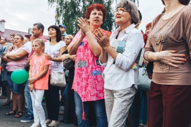 1 Eylül 2018 - Minsk, Beyaz Rusya: City, bir grup insan sokakta ayakta festivaller