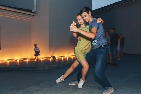 Elokuu 2018 Minsk Valko Venäjä Mies Nainen Tanssivat Tapahtuman Aikana — kuvapankkivalokuva